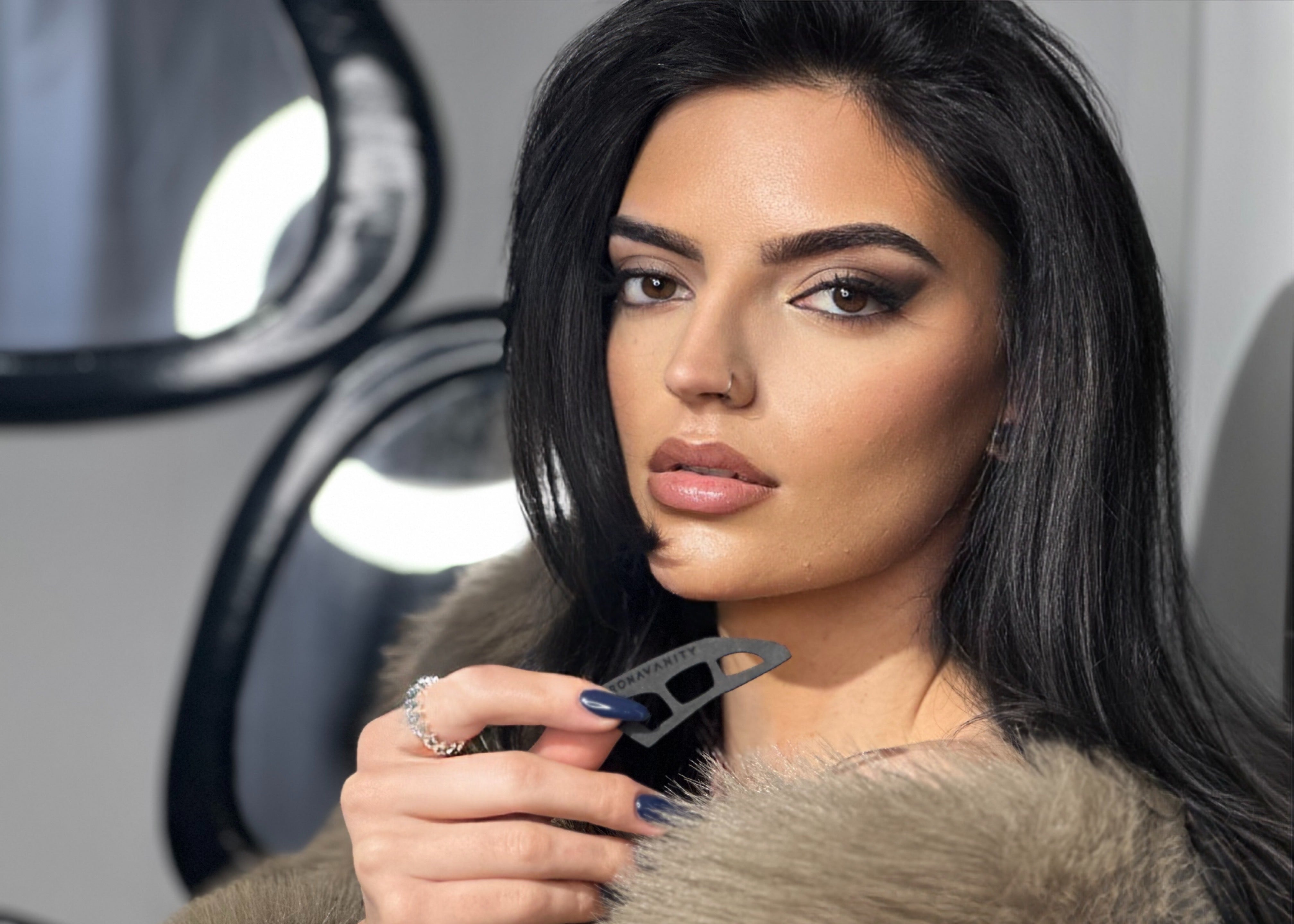savant telegram vanity eyeshadow on bottom eyelid... Official EYETOUR™ Store | Verona Vanity – The Original Eyeshadow Tool ...